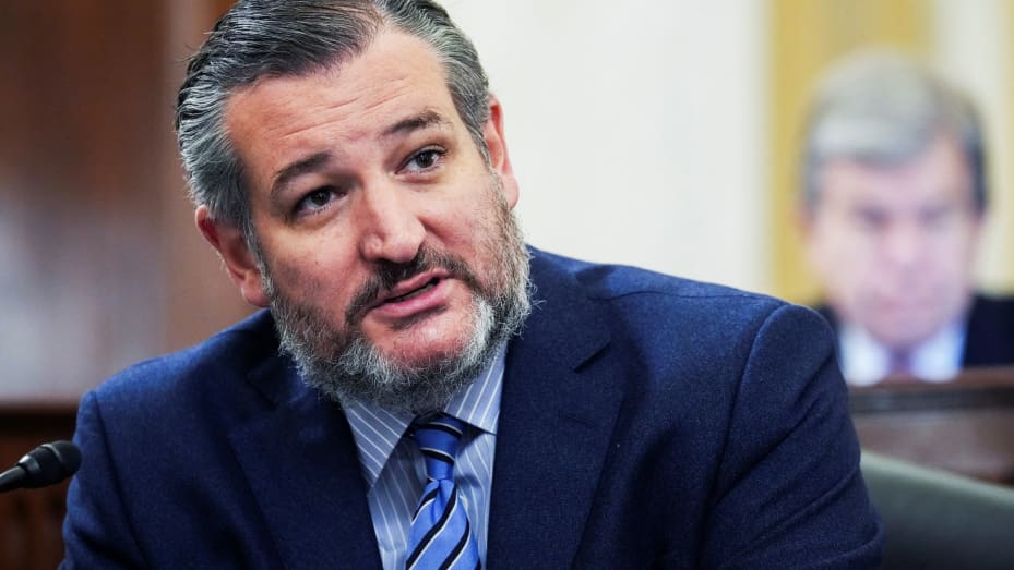Senator Ted Cruz of the United States bought the Bitcoin dip and revealed a $50K Bitcoin purchase.