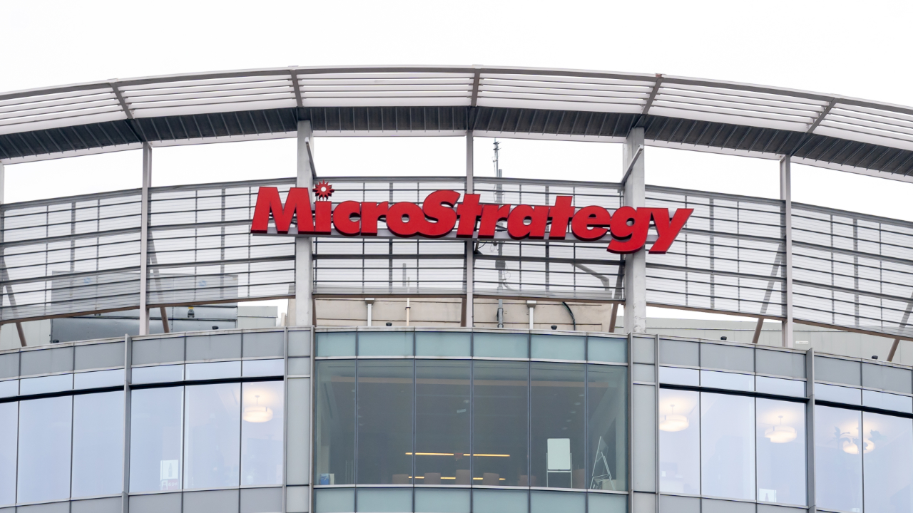 Microstrategy purchases 660 more Bitcoins, bringing its total holdings to 125,051 BTC.