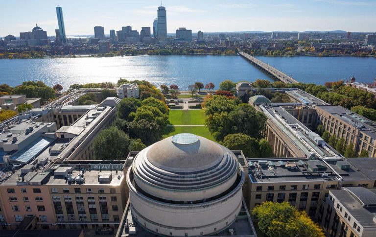 100 Diplomas: MIT Issues Graduate Certificates on a Blockchain App