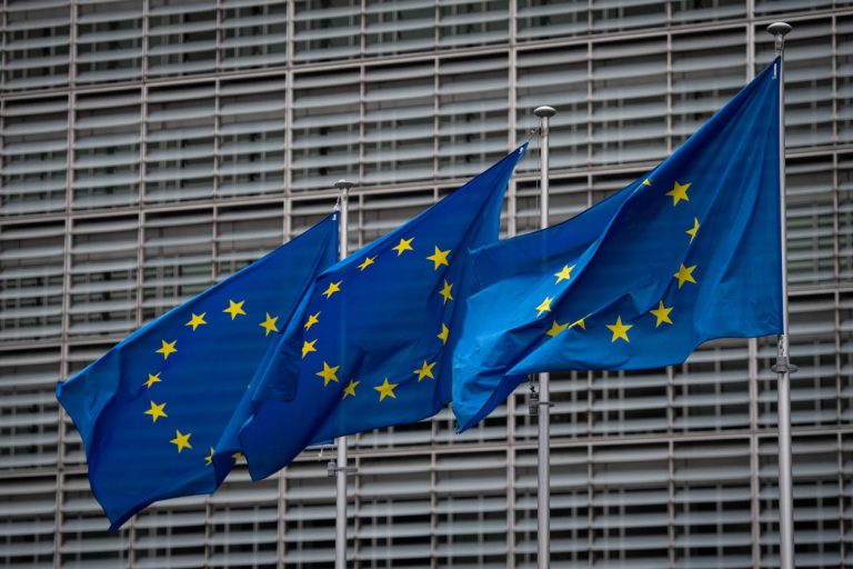 Last-minute MiCA amendments revive the threat of an EU ban on Bitcoin, according to a new report.